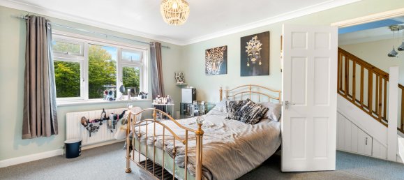 4 bedrooms House in Horley, United Kingdom No. 1016 19