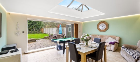 4 bedrooms House in Horley, United Kingdom No. 1016 24