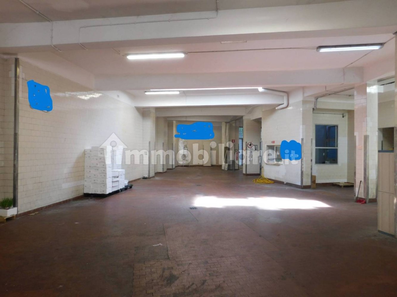 568m² Commercial property in Rome, Italy No. 350529