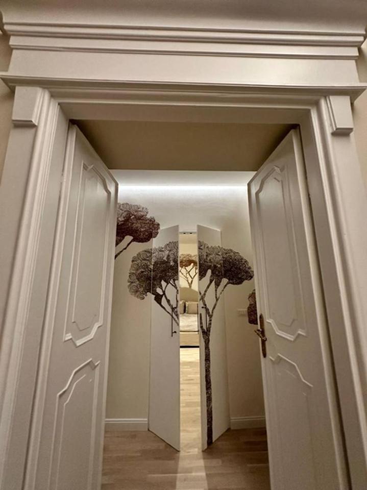 9 rooms Apartment in Genoa, Italy No. 64025