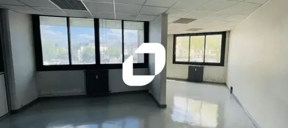 220m² Office in Melun, France No. 302415 2