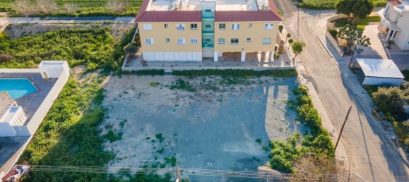 622 m² terreno en venta en Pervolia, Larnaka, Cyprus № 181188 3