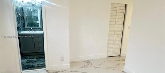 5 chambres villa à vendre à Miami, Miami-Dade, Florida, USA № 614711 3