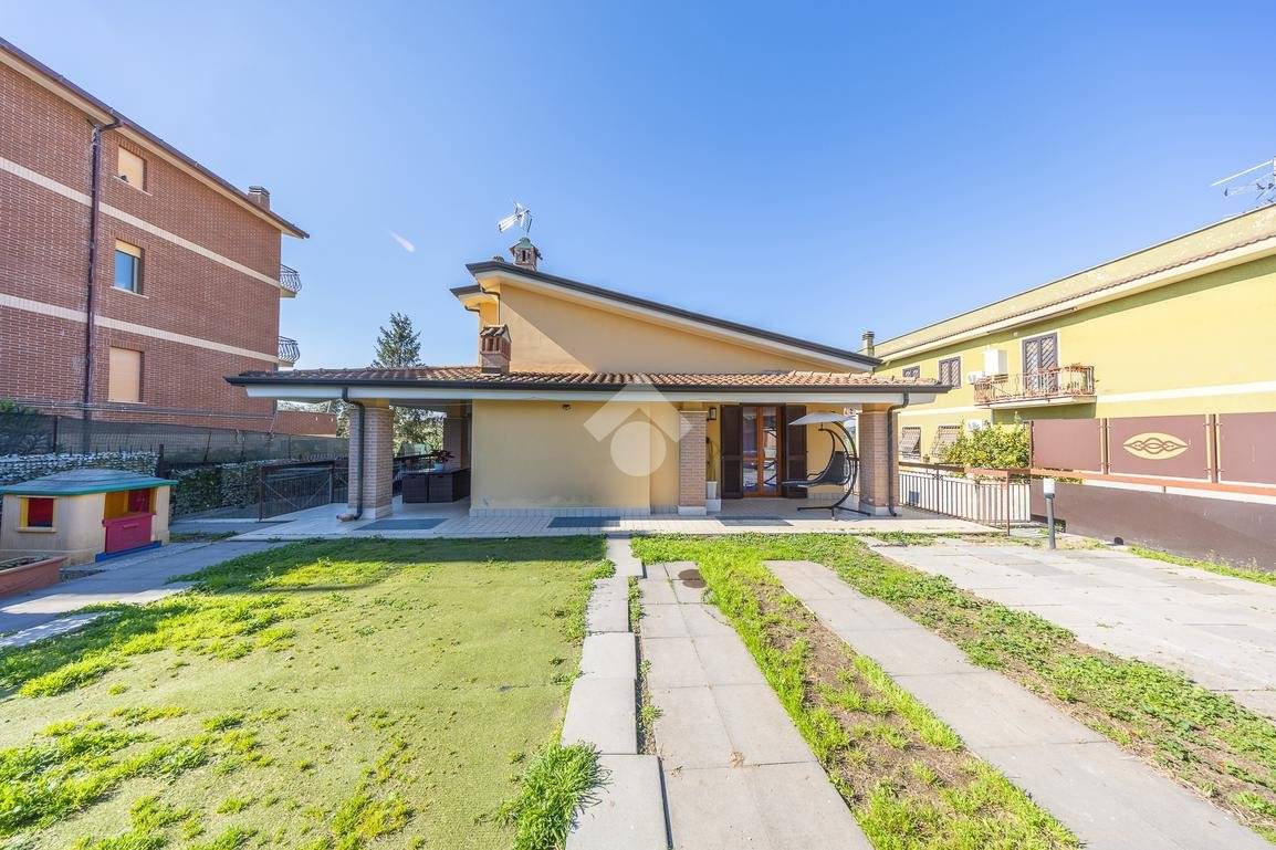 Villa de 2 dormitorios en Rome, Italy No. 198558