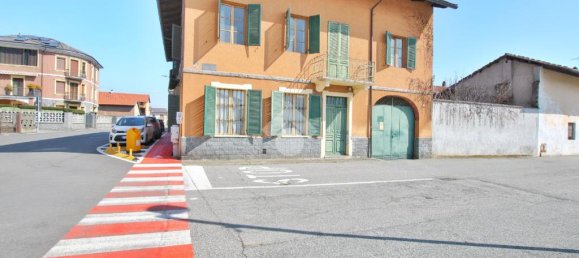 Casa de 4 dormitorios en Borgo d'Ale, Italy No. 57337 2