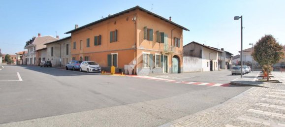 Casa de 4 dormitorios en Borgo d'Ale, Italy No. 57337 3