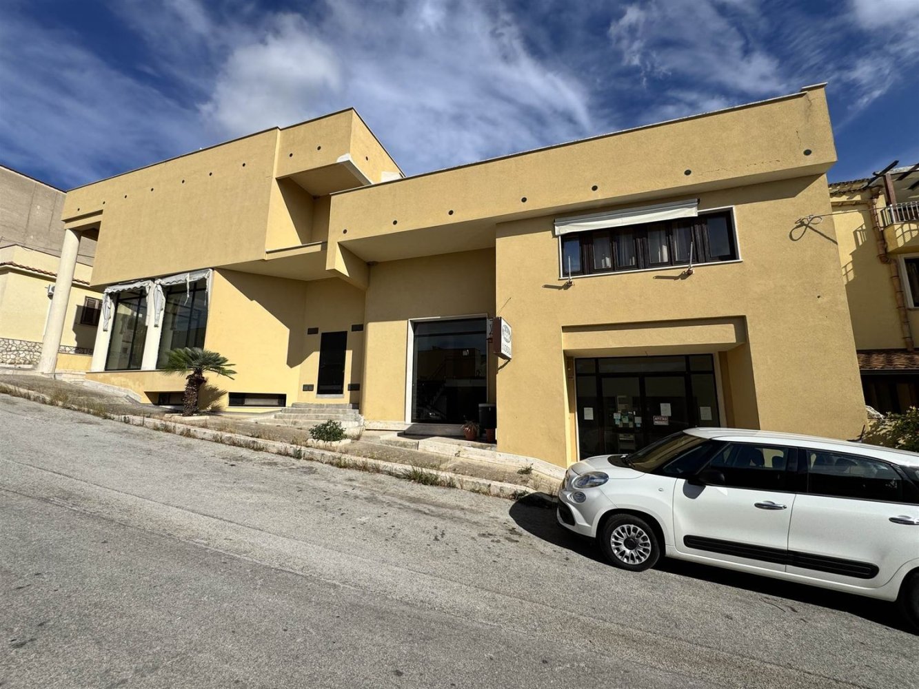 Gewerbliche Immobilie in Custonaci, Italy 630m², Nr. 303819