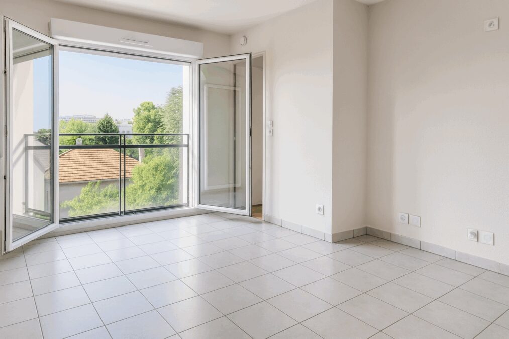 Apartamento de 2 habitaciónes en Rhone, France No. 347681