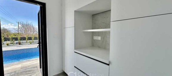 4 bedrooms Villa in Chloraka, Cyprus No. 16437 4