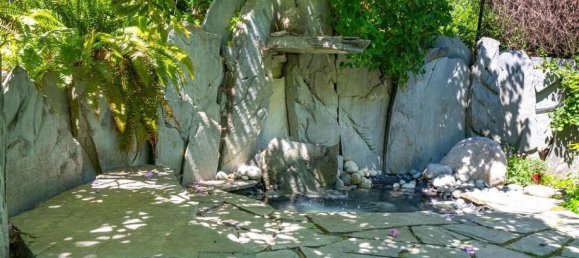 5 bedrooms House in British Columbia, Canada No. 1136 10