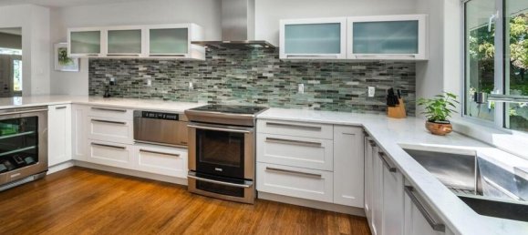 5 bedrooms House in British Columbia, Canada No. 1136 6