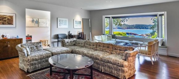 5 bedrooms House in British Columbia, Canada No. 1136 3