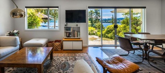 5 bedrooms House in British Columbia, Canada No. 1136 5