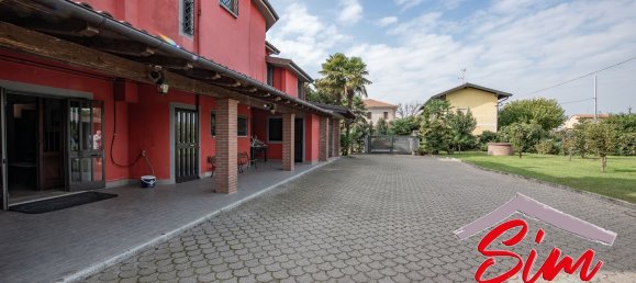 5 bedrooms Villa in Oleggio, Italy No. 116021 17