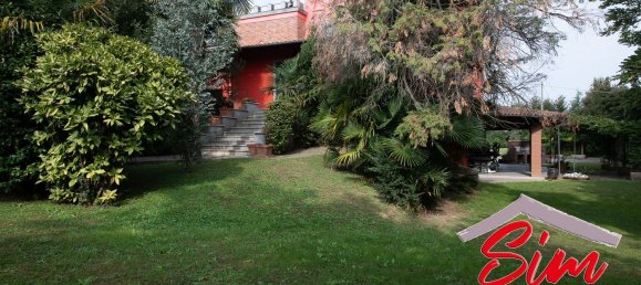 5 bedrooms Villa in Oleggio, Italy No. 116021 2