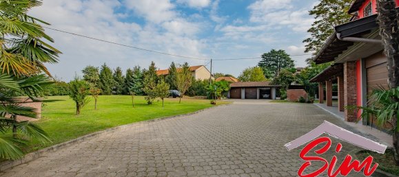 5 bedrooms Villa in Oleggio, Italy No. 116021 10