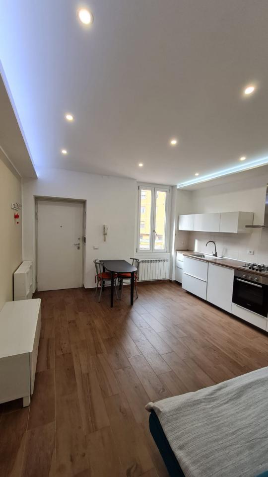 Квартира с 2 комнатами в Корсико, Италия № 69326