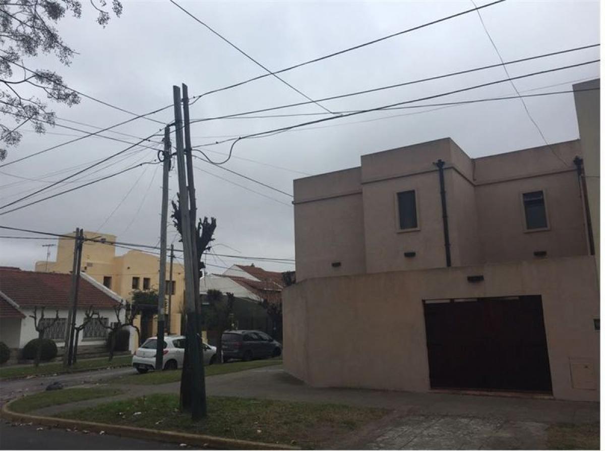 4 bedrooms House in Lomas de Zamora, Argentina No. 3665