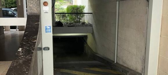  Parking in Paris, France No. 298476 3