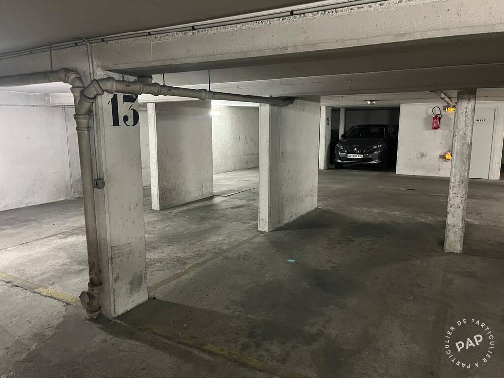  Parking in Paris, France No. 298476