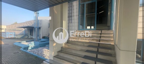 Bâtiment à Corsico, Italy 2900m² No. 75201 2