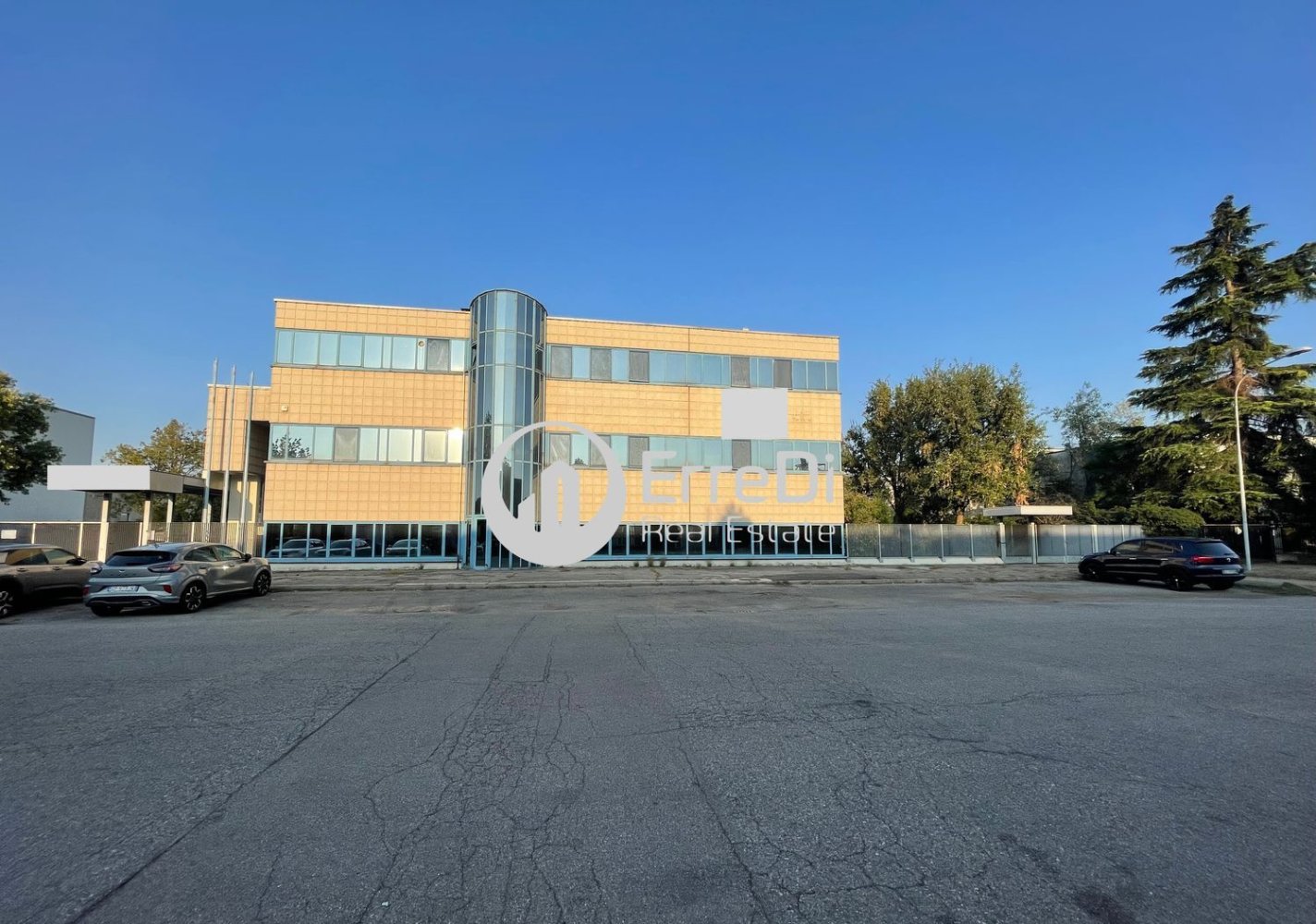 Bâtiment à Corsico, Italy 2900m² No. 75201