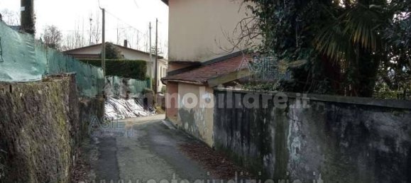 3 bedrooms Apartment in Sangiano, Italy No. 261080 3
