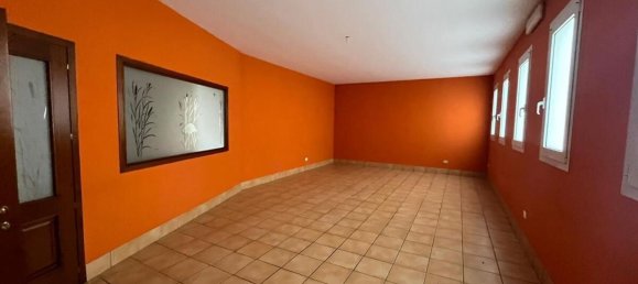 205m² Commercial property in Taglio di Po, Italy No. 57817 7