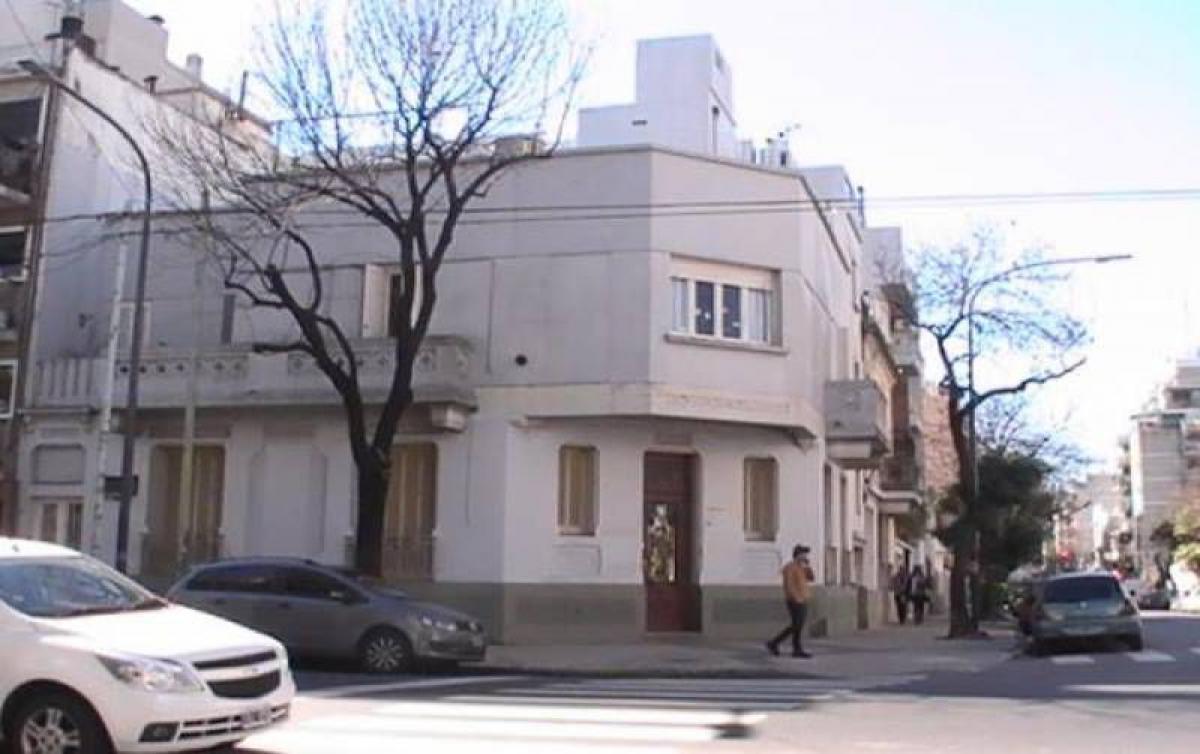 Casa de 4 dormitorios en Buenos Aires, Argentina No. 76513