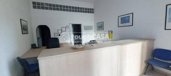 2 rooms Commercial property in Aversa, Italy No. 65257 2