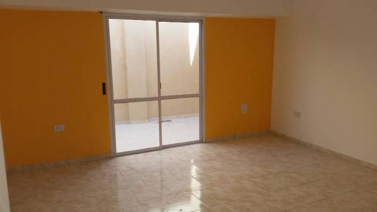 2 bedrooms House in Lanus, Argentina No. 19990