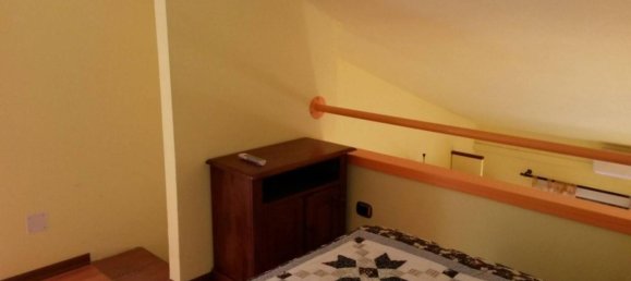 Квартира с 2 комнатами в Кастильоне делла Пеская, Италия № 112583 15