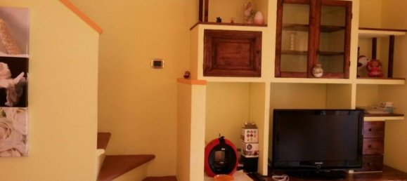 Квартира с 2 комнатами в Кастильоне делла Пеская, Италия № 112583 9