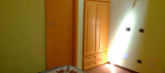 Квартира с 2 комнатами в Кастильоне делла Пеская, Италия № 112583 17