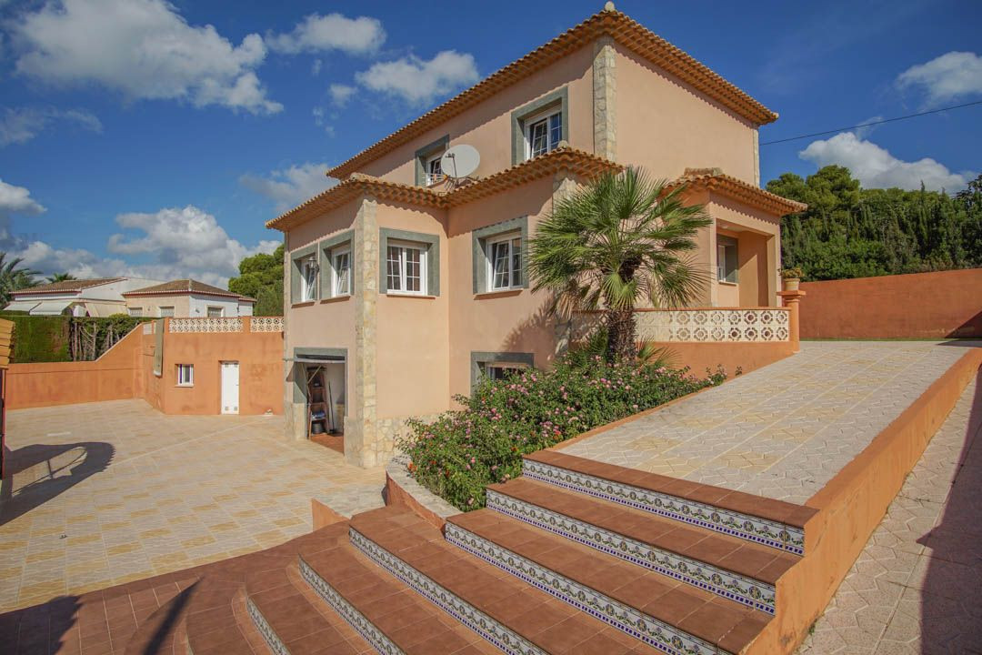 5 bedrooms Villa in Calpe, Spain No. 133704