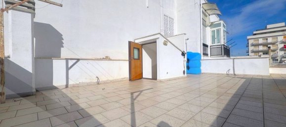 3 rooms House in Triggiano, Italy No. 24558 25