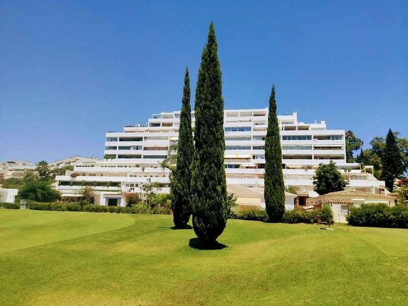 Apartamento de 2 dormitorios en Marbella, Spain No. 230652