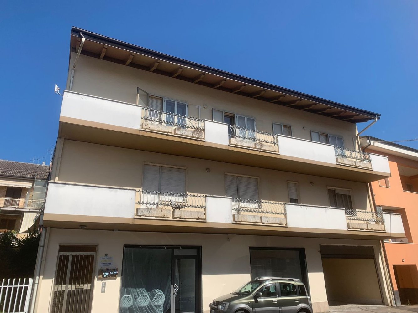 3 rooms Apartment in Chieti, Italy No. 211750