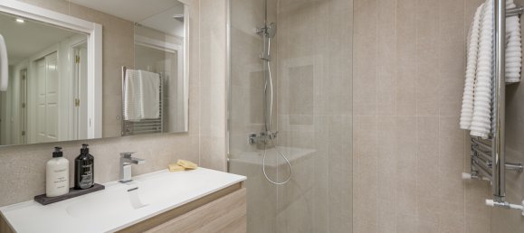 4 bedrooms Apartment in Madrid, Spain No. 126868 39