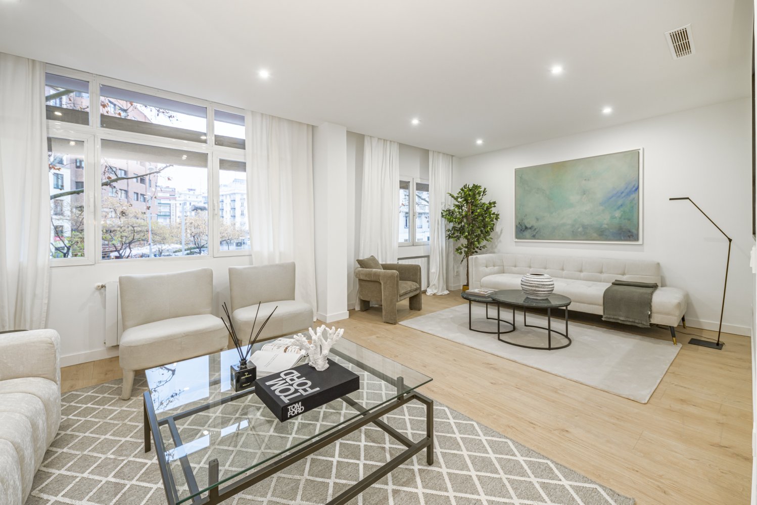 4 bedrooms Apartment in Madrid, Spain No. 126868