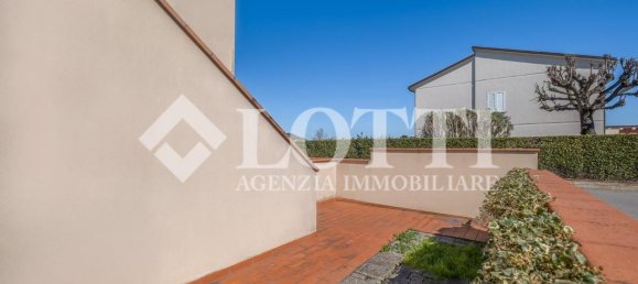 3 rooms Apartment in Calcinaia, Italy No. 49209 16