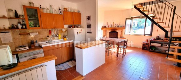 2 bedrooms House in Trevignano Romano, Italy No. 8709 30