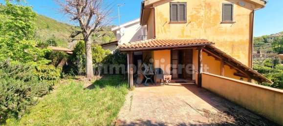 2 bedrooms House in Trevignano Romano, Italy No. 8709 2