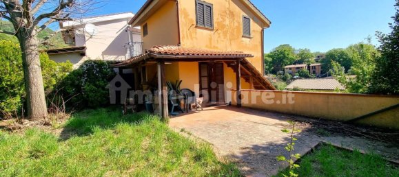 2 bedrooms House in Trevignano Romano, Italy No. 8709 3