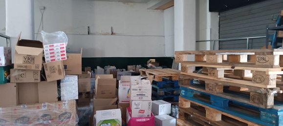 296m² Commercial property in Catania, Italy No. 256917 4