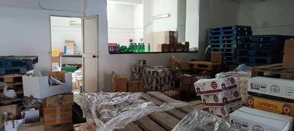 296m² Commercial property in Catania, Italy No. 256917 5