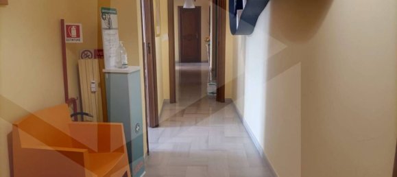 5 bedrooms Apartment in Bari, Italy No. 33910 19
