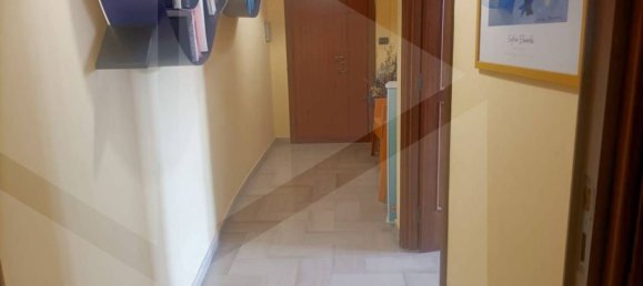 5 bedrooms Apartment in Bari, Italy No. 33910 3