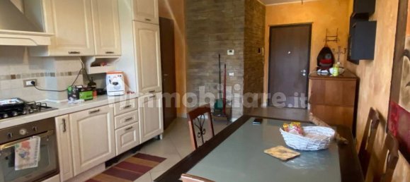 4 bedrooms Apartment in Follo, Italy No. 261793 2