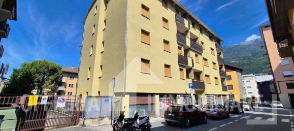 48m² Commercial property in Morbegno, Italy No. 267933 13